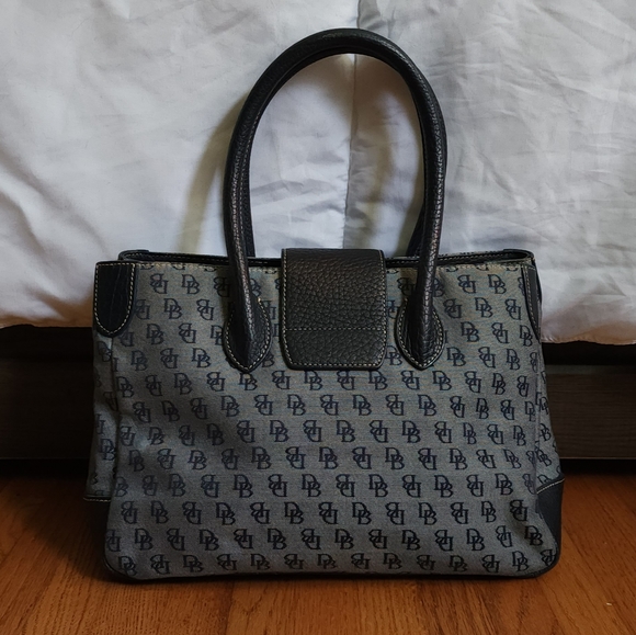 Dooney & Bourke Navy Monogram Fabric & Leather Shoulder Bag Magnetic - Picture 2 of 14